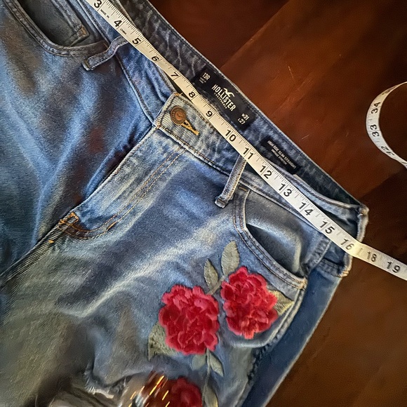 HOLLISTER DISTRESSED EMBROIDERED JEANS SIZE 31 - Picture 8 of 10